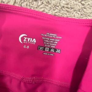 Zyia 6-8 Crop Light n Tight